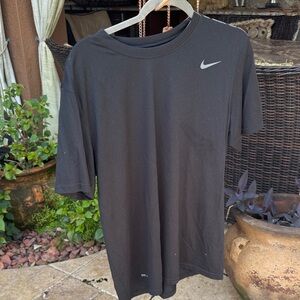 Nike Men's Black Short Sleeve Tee